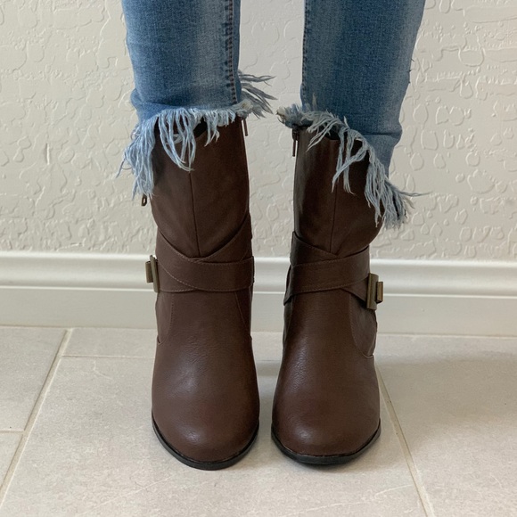 NIB Brown Thick Heel Buckle Metal Detail Boots - Picture 2 of 8